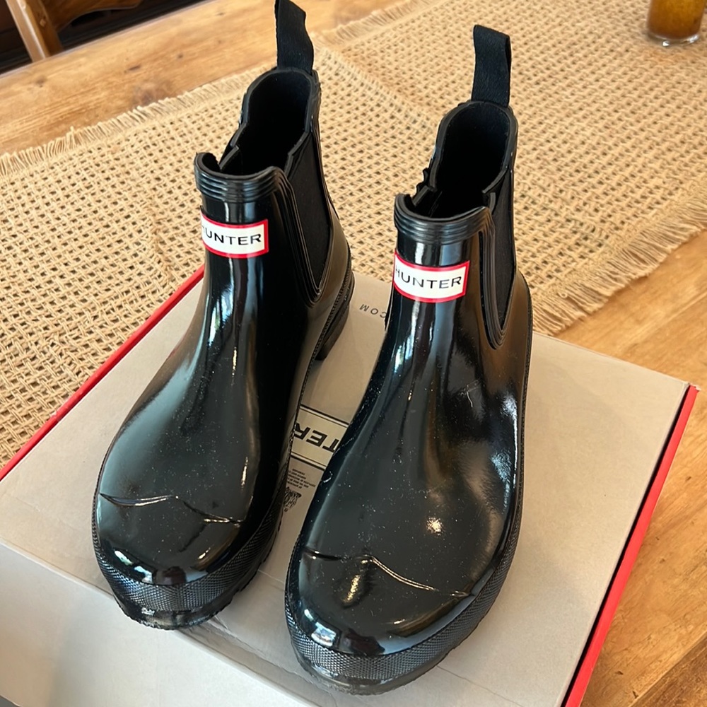 Hunter Original Chelsea Gloss Rain Boots in Black